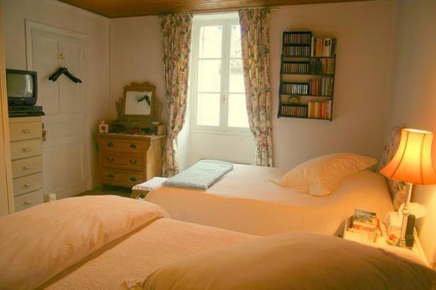 Chambres D'Hotes Chez Carolyn Villefranche-du-Perigord Room photo